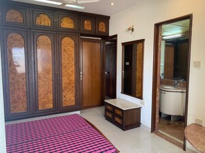 Bedroom in 1 BHK Apartment at Bandra West – for Rent