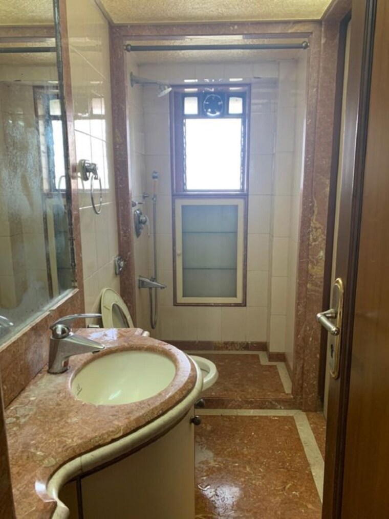 Bathroom, bandra west 1 Bedroom 500 Sq.Ft. Apartment In Bandra West Mumbai 9855868