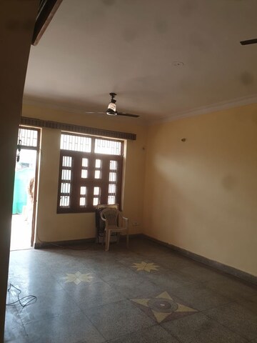 Room in 3 BHK Independent House at Sector 16 – for Rent