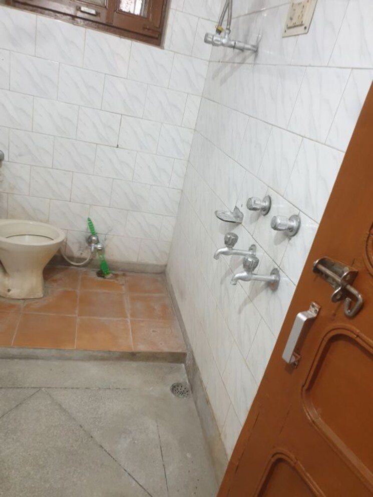 Bathroom, sector 16 3 Bedroom 2250 Sq.Ft. Independent House In Sector 16 Faridabad 9855880