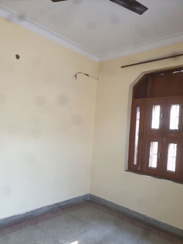 Room in 3 BHK Independent House at Sector 16 – for Rent