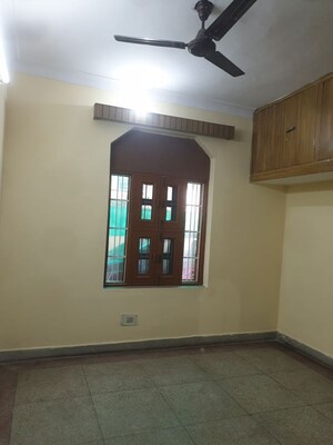 Room in 3 BHK Independent House at Sector 16 – for Rent