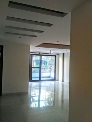 Room in 4 BHK Builder Floor at Defence Colony – for Rent