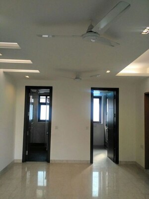 Room in 4 BHK Builder Floor at Defence Colony – for Rent