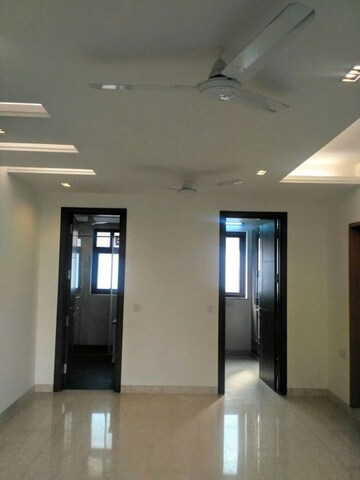 Room in 4 BHK Builder Floor at Defence Colony – for Rent