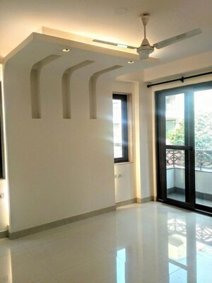 Room in 4 BHK Builder Floor at Defence Colony – for Rent