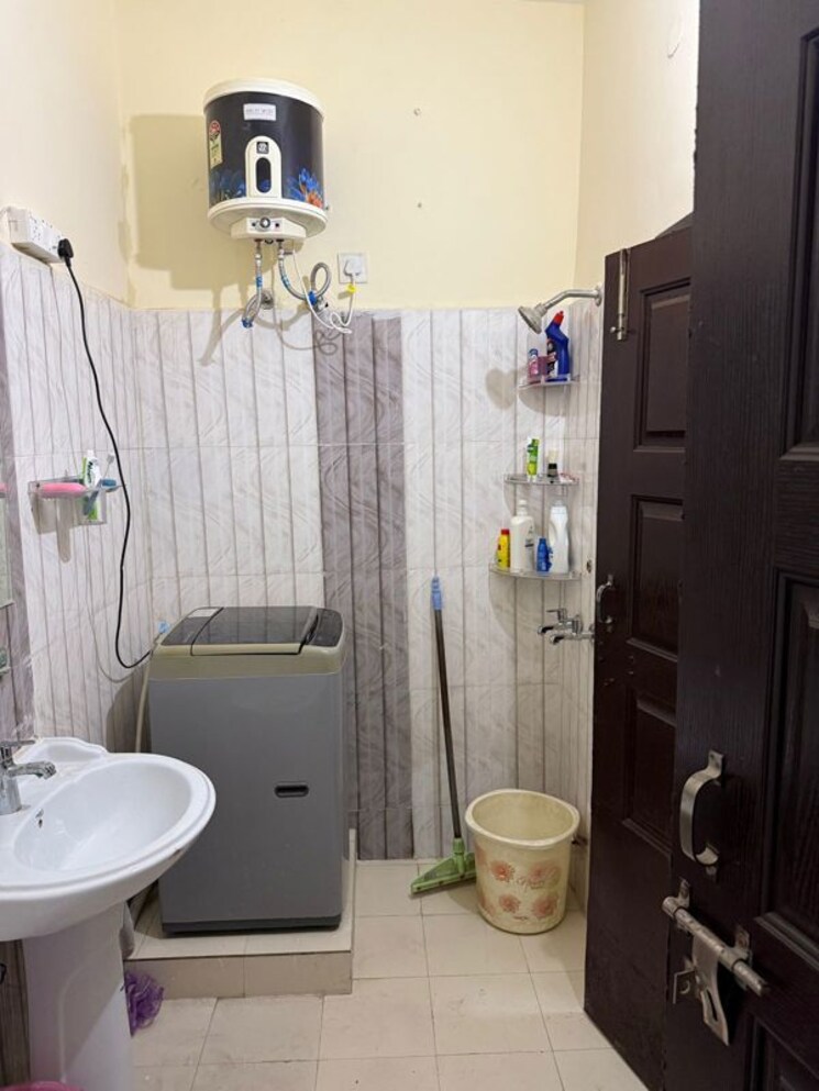 Bathroom, dhakoli 3 Bedroom 1350 Sq.Ft. Apartment In Dhakoli Zirakpur 9855924