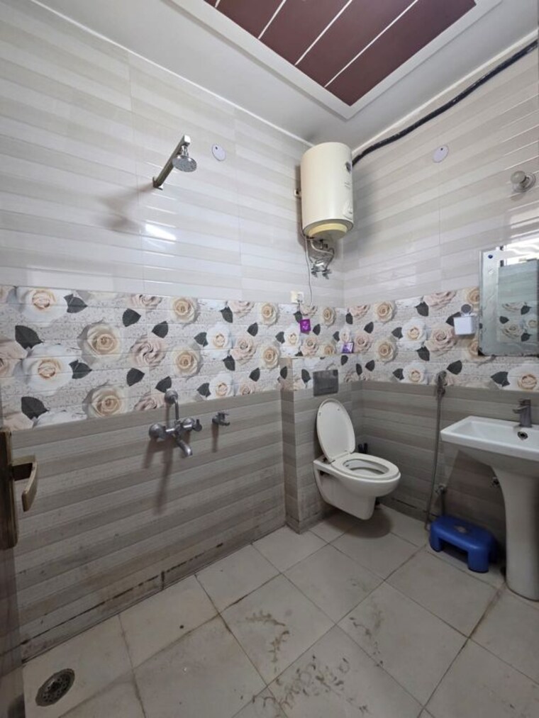Attached Bathroom, sector 57 3 Bedroom 2700 Sq.Ft. Builder Floor In Sector 57 Gurgaon 9855950