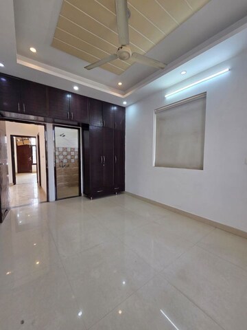 Bedroom in 3 BHK Builder Floor at Sector 57 – for Rent