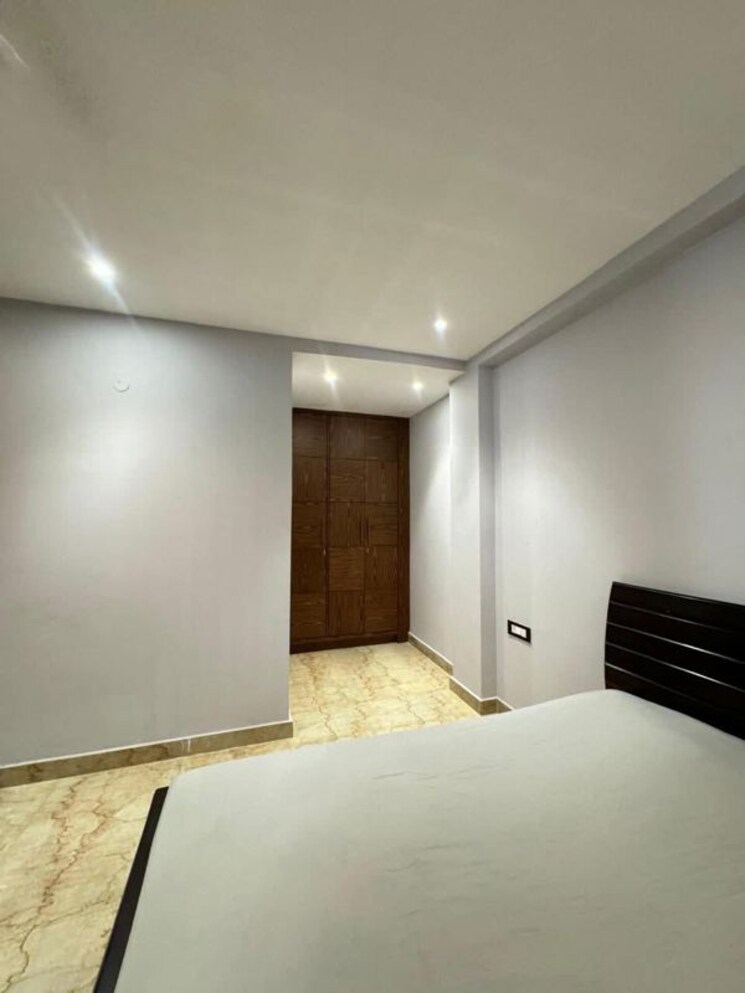 Room, sector 57 3 Bedroom 2700 Sq.Ft. Builder Floor In Sector 57 Gurgaon 9854136