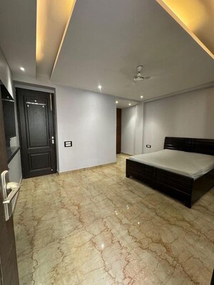 Room in 3 BHK Builder Floor at Sector 57 – for Rent