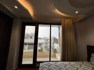 Room in 3 BHK Builder Floor at Sector 57 – for Rent