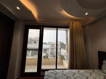 Room in 3 BHK Builder Floor at Sector 57 – for Rent