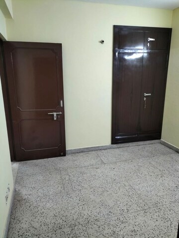 Room in 3 BHK Apartment at Sector 12 – for Rent
