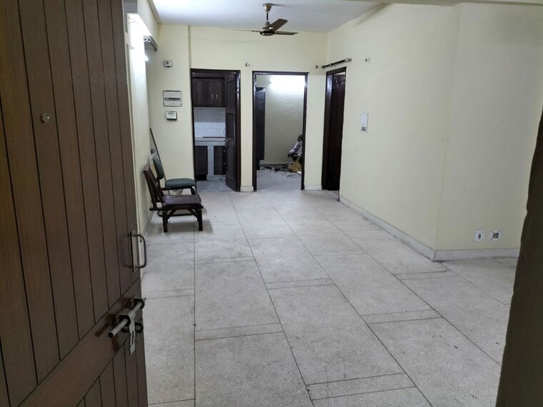 Room, sector 12 3 Bedroom 1650 Sq.Ft. Apartment In Sector 12 Delhi 9855945