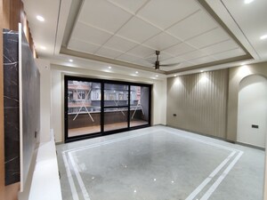 Room in 4 BHK Builder Floor at Faridabad Central – for Sale