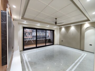 Room in 4 BHK Builder Floor at Faridabad Central – for Sale