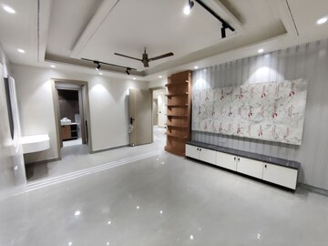 Room in 4 BHK Builder Floor at Faridabad Central – for Sale