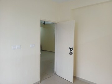 Room in 3 BHK Apartment at Pyramid Altia, Sector 70 – for Rent