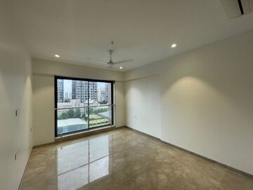 Room in 2.5 BHK Apartment at L Nagpal Bhagirathi Sadan, Khar West – for Rent