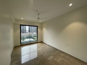 Room in 2.5 BHK Apartment at L Nagpal Bhagirathi Sadan, Khar West – for Rent