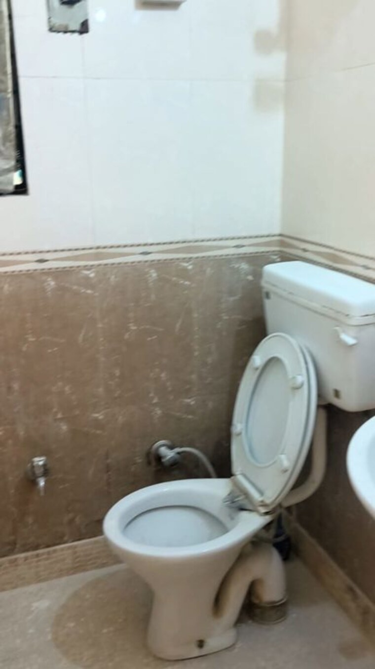 Bathroom, dwarka 3 Bedroom 1650 Sq.Ft. Apartment In Dwarka Delhi 9855959