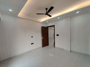 Room in 4 BHK Builder Floor at Faridabad Central – for Sale