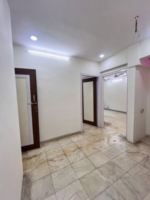 Room in 2 BHK Apartment at Lokhandwala Complex – for Rent