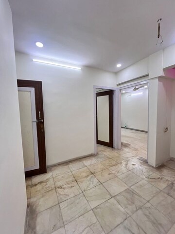 Room in 2 BHK Apartment at Lokhandwala Complex – for Rent