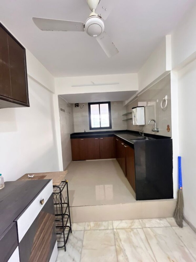 Kitchen, lokhandwala complex 2 Bedroom 888 Sq.Ft. Apartment In Lokhandwala Complex Mumbai 9854796