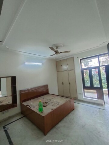 Living Room in 3 BHK Builder Floor at Sector 34 – for Rent