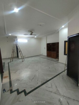 Room in 3 BHK Builder Floor at Sector 34 – for Rent