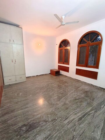 Bedroom in 2 BHK Builder Floor at Sector 34 – for Rent