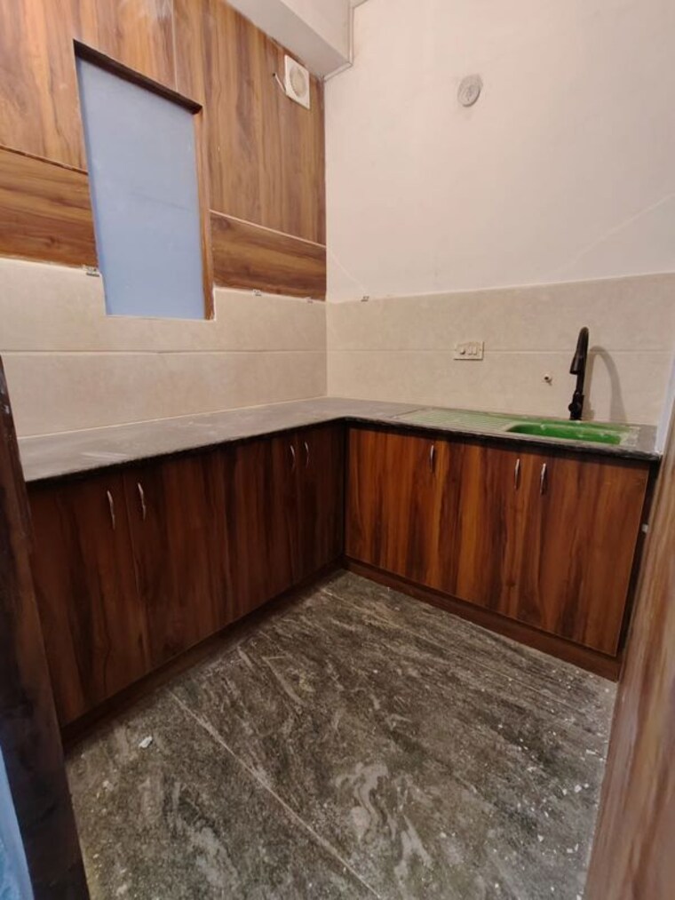 Bedroom, sector 34 2 Bedroom 1200 Sq.Ft. Builder Floor In Sector 34 Noida 9856026