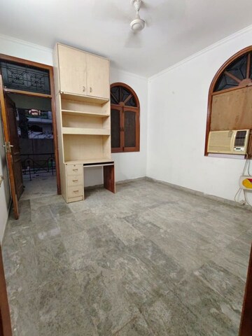 Parking in 2 BHK Builder Floor at Sector 34 – for Rent