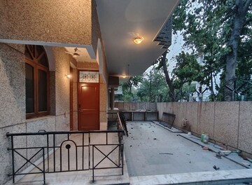 2 BHK Builder Floor – Exterior View View at Sector 34 - for Rent
