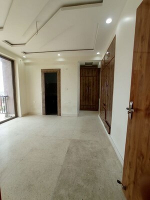 Room in 3 BHK Apartment at Sector 13 Dwarka – for Rent