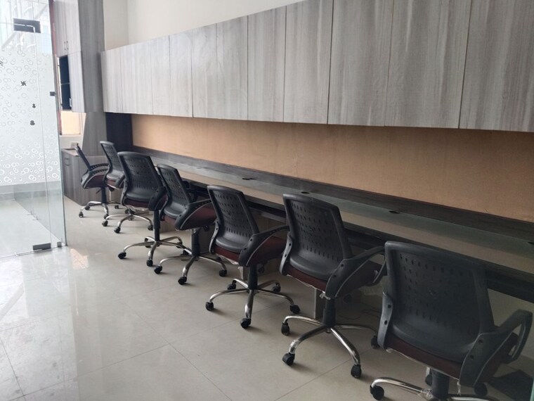 Team Area, netaji subhash place Commercial Office Space 666 Sq.Ft. In Netaji Subhash Place Delhi 9856036