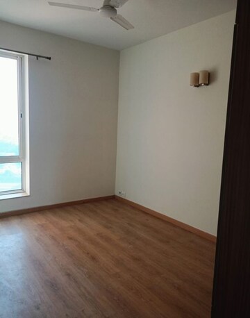 Room in 3 BHK Apartment at Pioneer Park Presidia, Sector 62 – for Rent