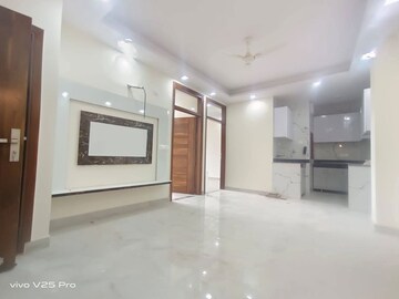 Room in 2 BHK Apartment at Saket – for Rent