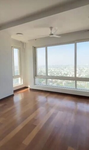 Room in 3 BHK Apartment at Pioneer Park Araya, Sector 61 – for Rent