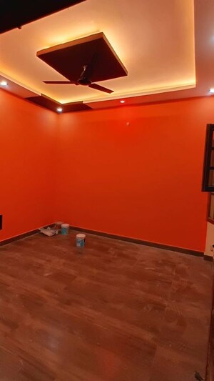 Room in 2 BHK Builder Floor at Gomti Nagar – for Rent