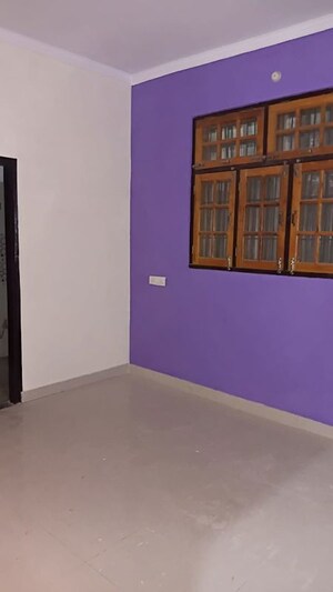 Room in 2 BHK Builder Floor at Gomti Nagar – for Rent