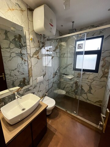 Team Area in 3 BHK Builder Floor at Sushant Lok I – for Rent