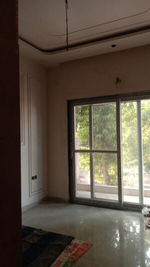 Room in 4 BHK Builder Floor at Kavi Nagar Block E – for Sale
