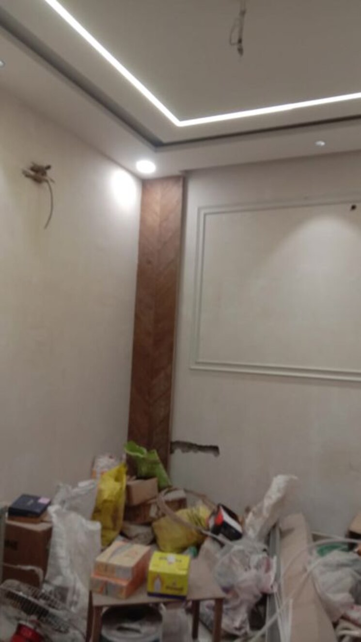 Room, kavi nagar block e 4 Bedroom 300 Sq.Yd. Builder Floor In Kavi Nagar Block E Ghaziabad 9856101