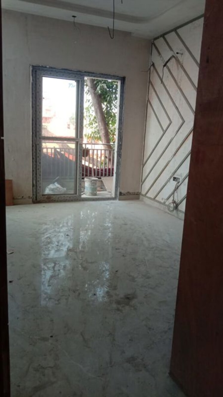 Room, kavi nagar block e 4 Bedroom 300 Sq.Yd. Builder Floor In Kavi Nagar Block E Ghaziabad 9856101