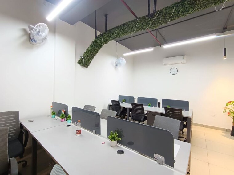 Team Area, sector 4 Commercial Office Space 1200 Sq.Ft. In Sector 4 Noida 9856111