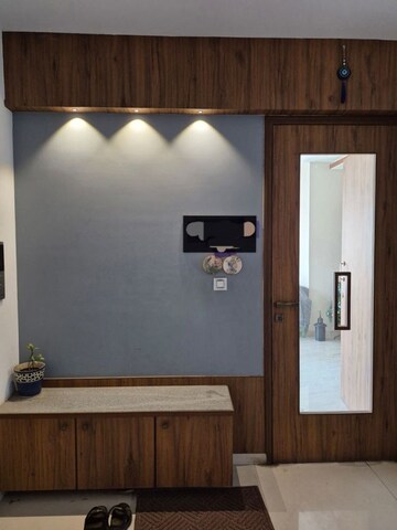 Room in 3 BHK Apartment at Sabari Shobha, Chembur – for Rent