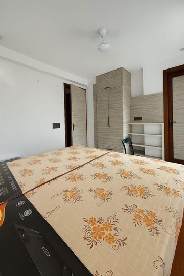 Room in 4 BHK Apartment at Urban Green, Sector 39 – for Rent